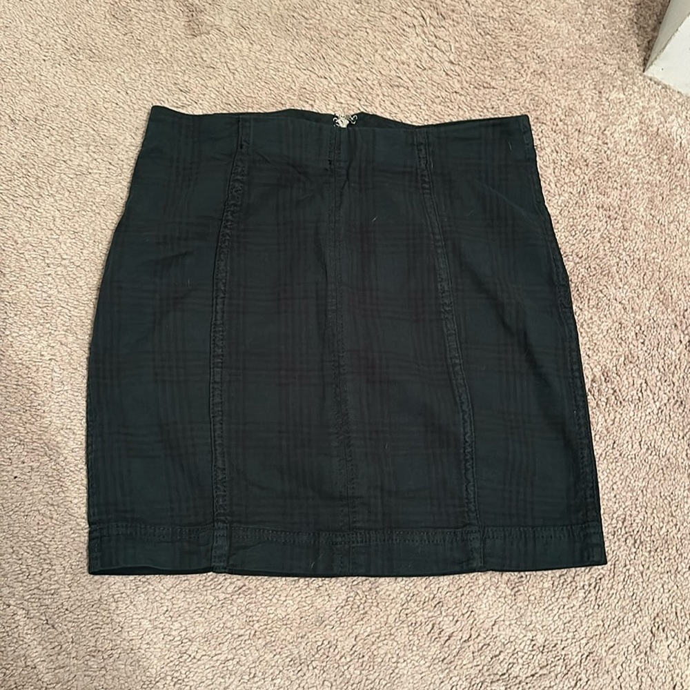 Dark green/blue plaid skirt